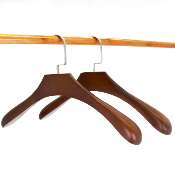 Organisez votre dressing en beauté avec des cintres de luxe