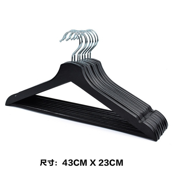 दृढ़ लकड़ी के कोट हैंगर के साथ अपना क्लोजेट अपग्रेड करें