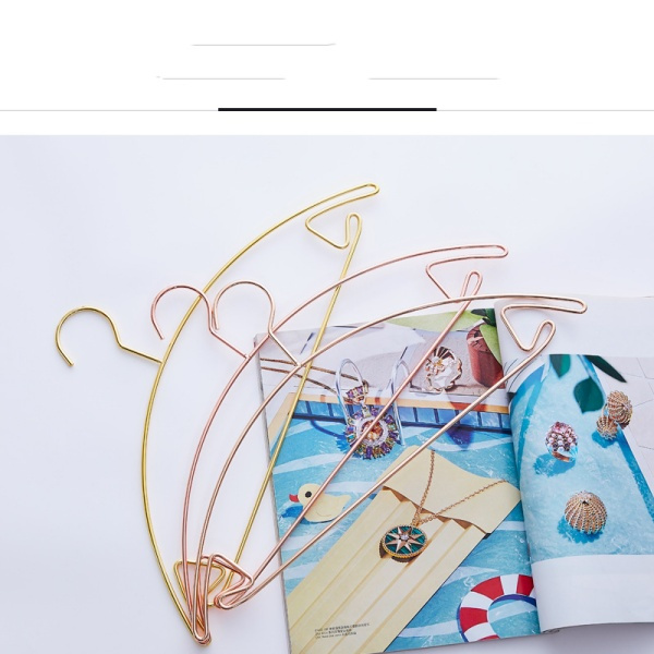 스타일리시한 걸이로 가장 좋아하는 스커트를 걸고 보여주세요