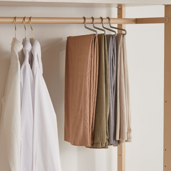 Простете се от плечените изпъквания с късни вешалки