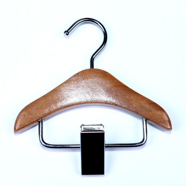 שמור על הבגדים שלך ללא קמטים עם חלקי התליה קטנים אך מעשיים אלו