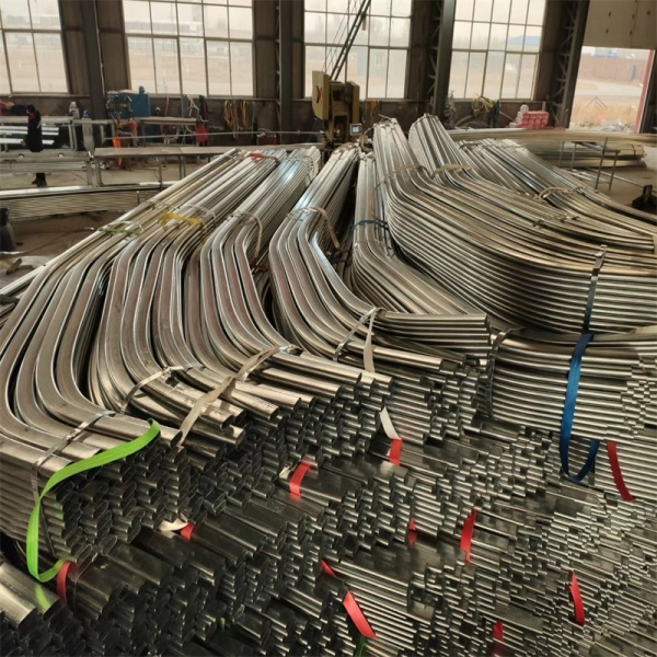 Տանիքի ձևավորման նախագծում GI խողովակի օգտագործման տարբեր եղանակներ