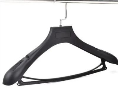 What Makes Velvet-Finished Hangers Ideal for Delicate Fabrics