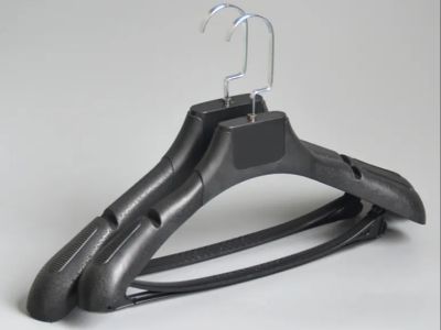 How Stain-Resistant Coat Hangers Maintain Their Finish