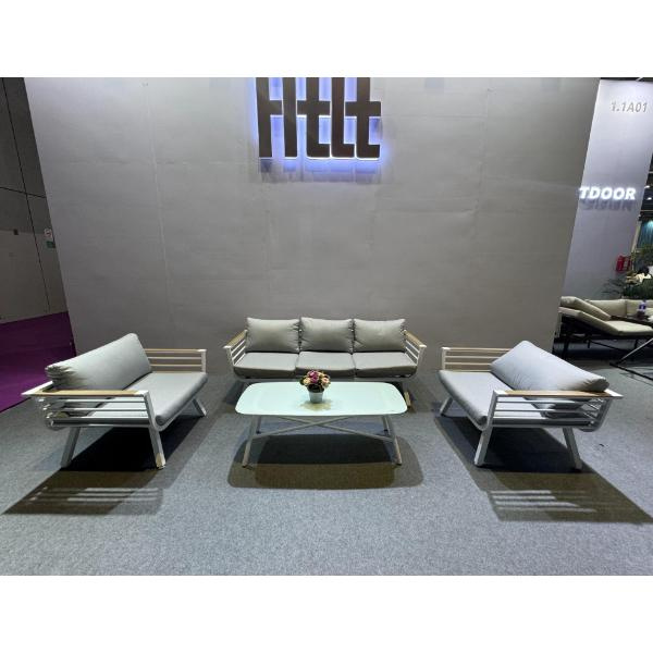 Nyd solen i komfort med en luxuriøs rørfiber havecanape