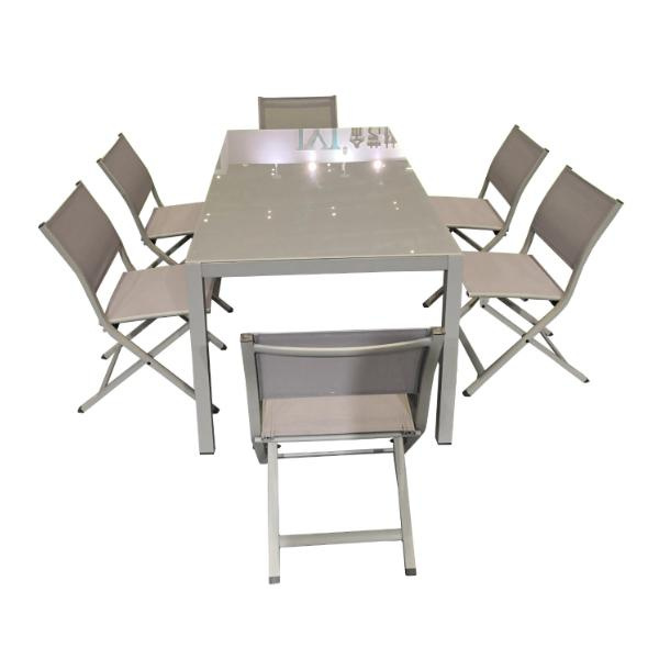 एक विविध भोजन सेट के साथ बाहरी क्षेत्र में एक गर्म वातावरण बनाएं