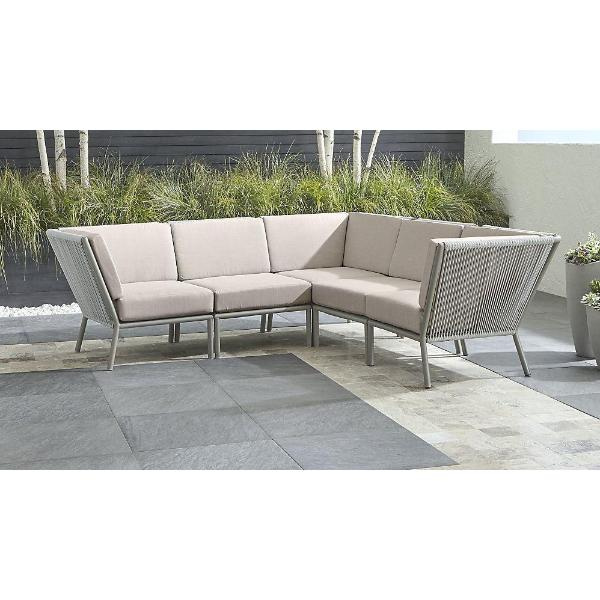 Forbedr din ydre rum med en bestandig rørfiber havecanape