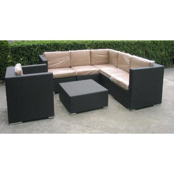 Preobrazite svoju terasu u opuštajući oazo sa setovima nameštaja