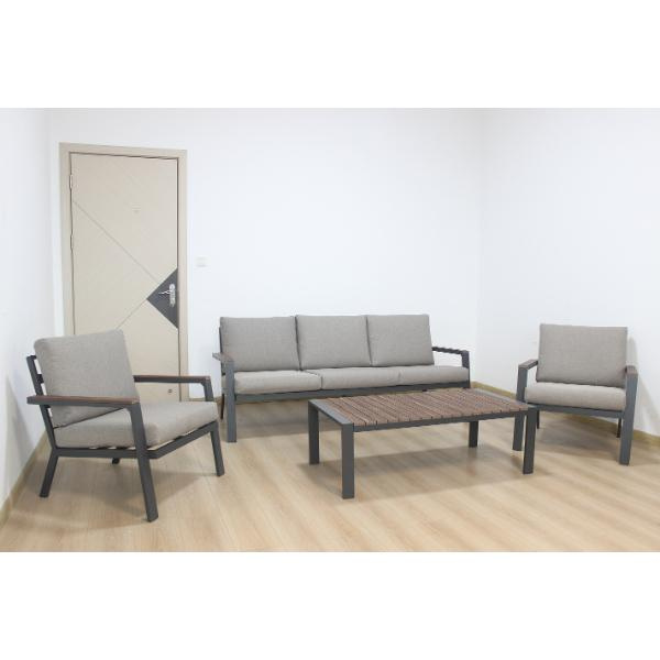 Crea una oasi acollidora amb un sofà de jardí de ratlla