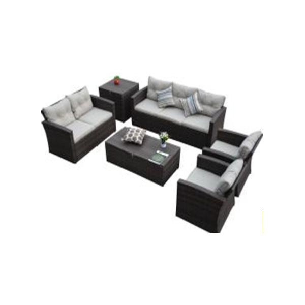 Qarorli tashqi umbrela stendida al fresko ovqatlaning