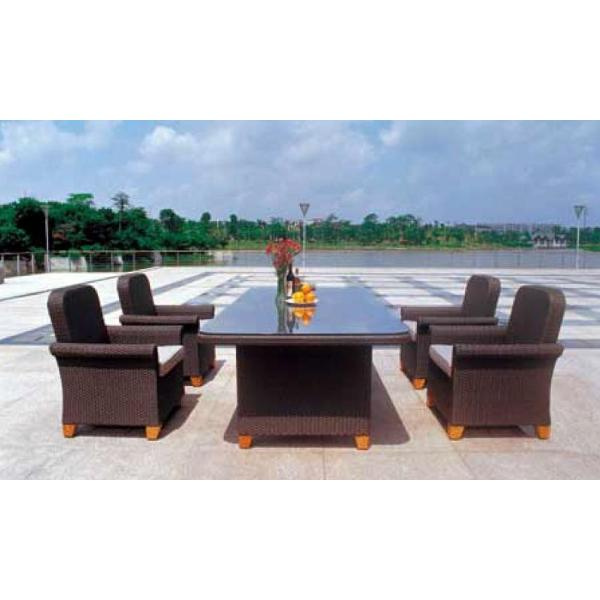 Aumenta o teu espazo de vida exterior con un sofá exterior estiloso e duradeiro