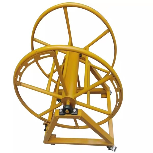 Dizajniran da čvrsto drži velike kalemove za kabel sigurno na mjestu