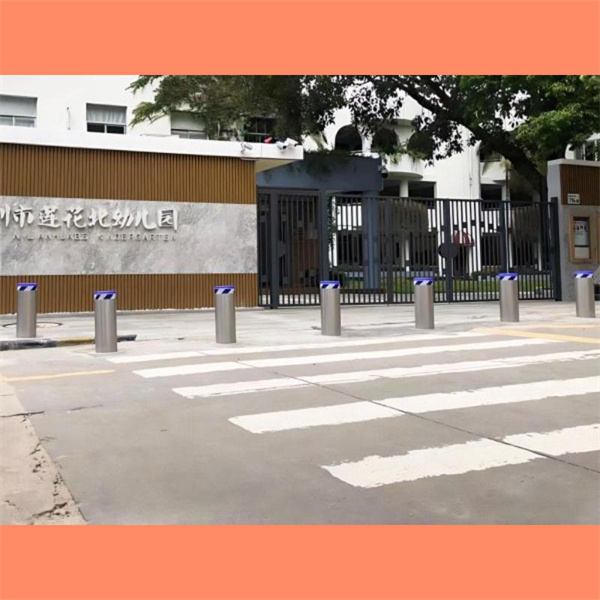 Αυξήστε την Ασφάλεια και Προστατέψτε τους Πεζούς με Ποιοτικά Κάγκελα