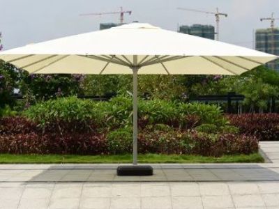 How to Design a Custom Parasol That Matches Your Brand Identity