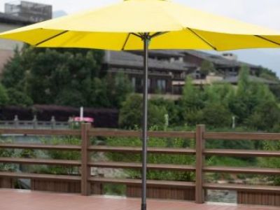 The Advantages of a Cantilever Patio Umbrella Over a Traditional One