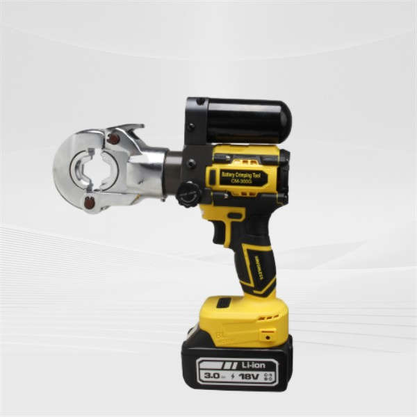 Jaga terminal baterai tetap bersih dan aman dengan alat yang tepat