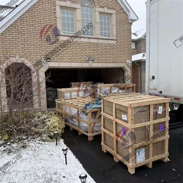 At navigere i kompleksiteten ved international fragt med fragtspeditører.