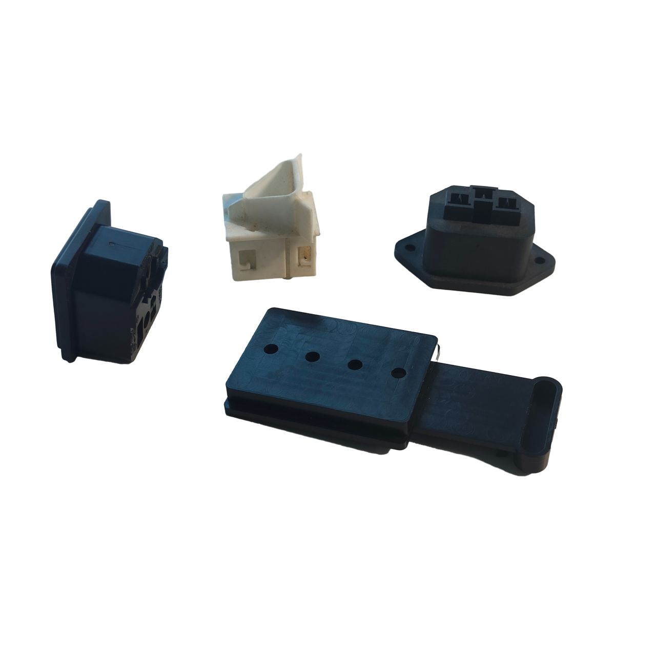 Поуздана и брза поликарбонатска услуга за деловање