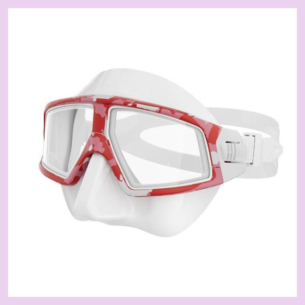 Enhance your underwater footage with a GoPro diving mask