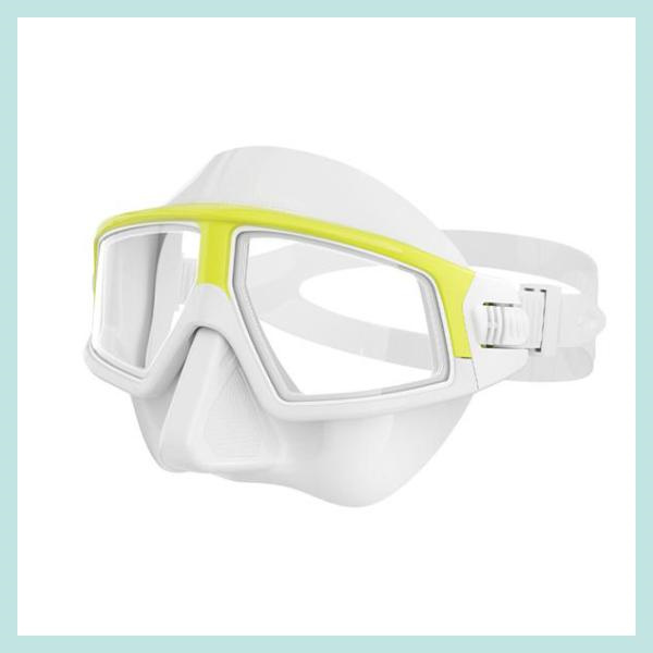 Key features of good diving goggles.
