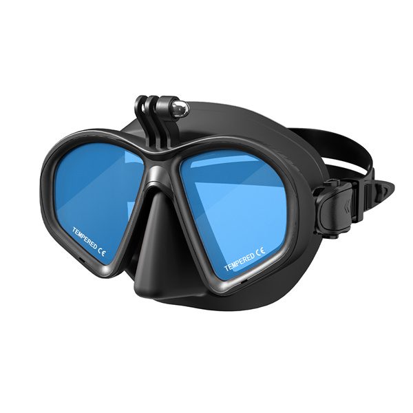 Discover a whole new world underwater with our diving mask equipped with oxygen.