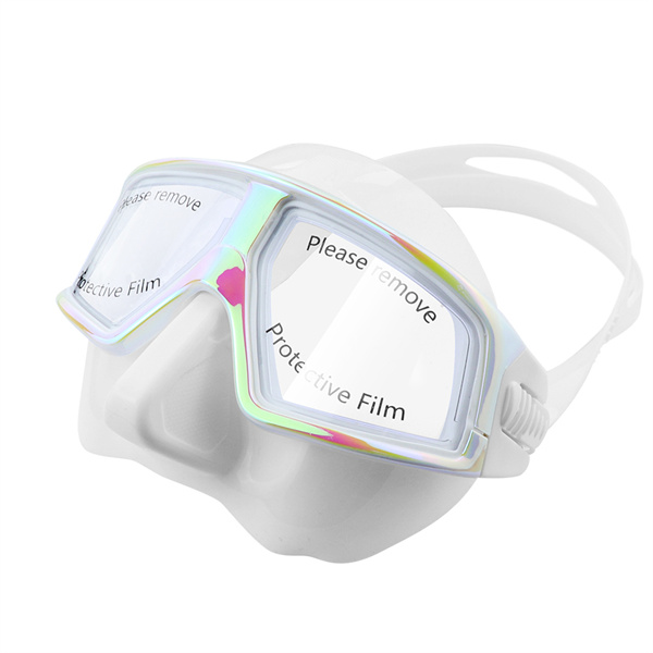 Stay safe and comfortable underwater with the perfect mask and flippers