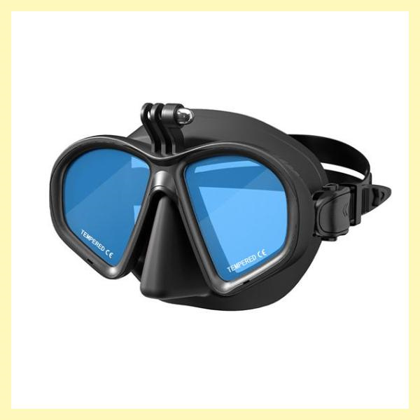Dive in style with high-quality diving mask and flippers
