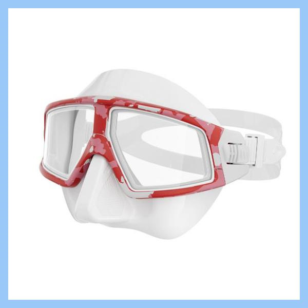 Dive comfortably with a customized corrective dive mask