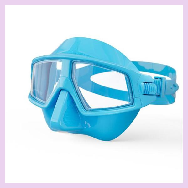 Totally clear waters with an anti-fog mask