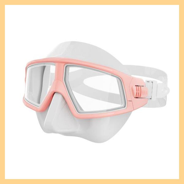 Experience the Freedom of Underwater Exploration with an Oxygen Mask