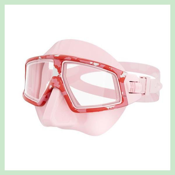 Keep your mask in place during underwater adventures