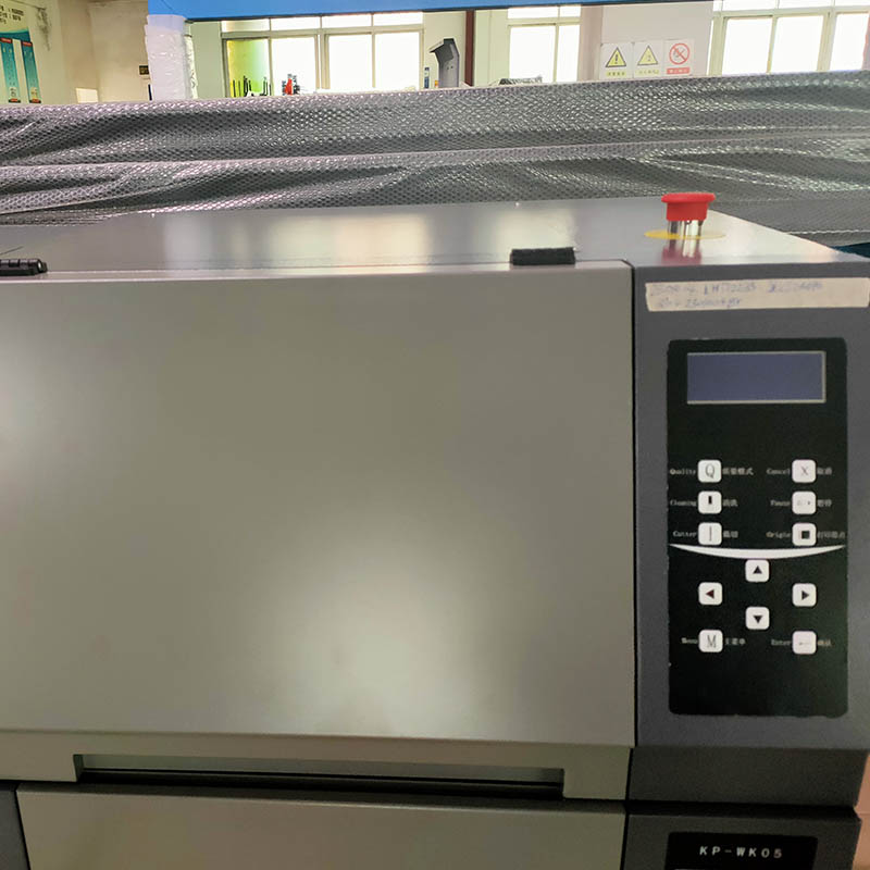 Upplev högkvalitativa utskrifter på en rad tyger med DTF-teknik.