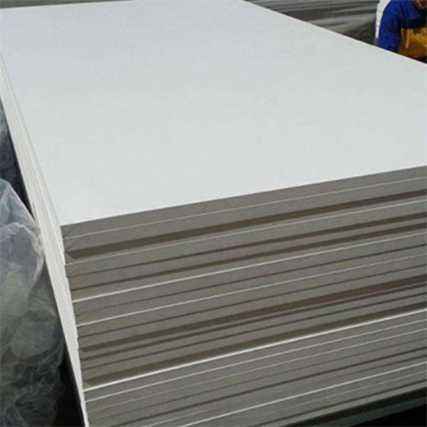 מבט מקרוב על תכונות לוח פוליאתילן ק<Cell> 10 מ