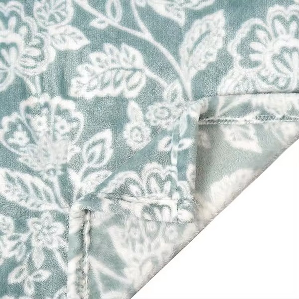 העלימו את משחקי המיטה שלכם עם מצעי הפלאנל הפרחוניים היפים שלנו