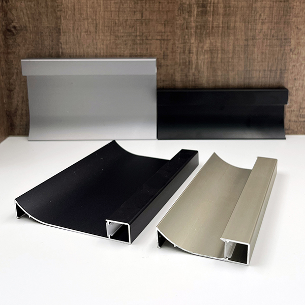 Easy installation and maintenance of aluminum skirting profiles