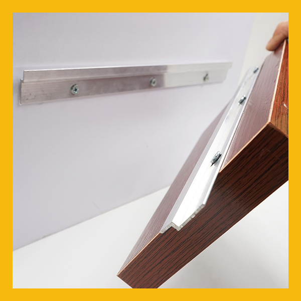 Heng opp glasshyller enkelt med Glass Z Clips