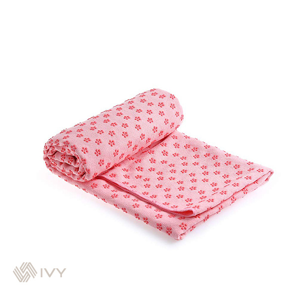 เพิ่มประสบการณ์โยคะของคุณด้วยผ้าเช็ดที่ให้การจับที่ดีที่สุดสําหรับทุกรูปแบบ