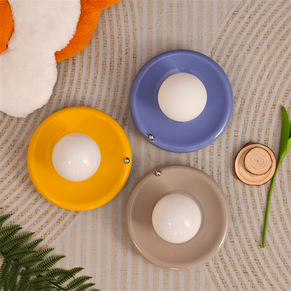 Economizoni energji dhe parash me një larg lumen e rirë që mbahet për orë.