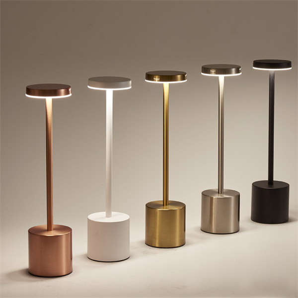 Povedzte sbohem prepáčaným drôtom s znovunabíjanou lampou pre váš obědový stôl