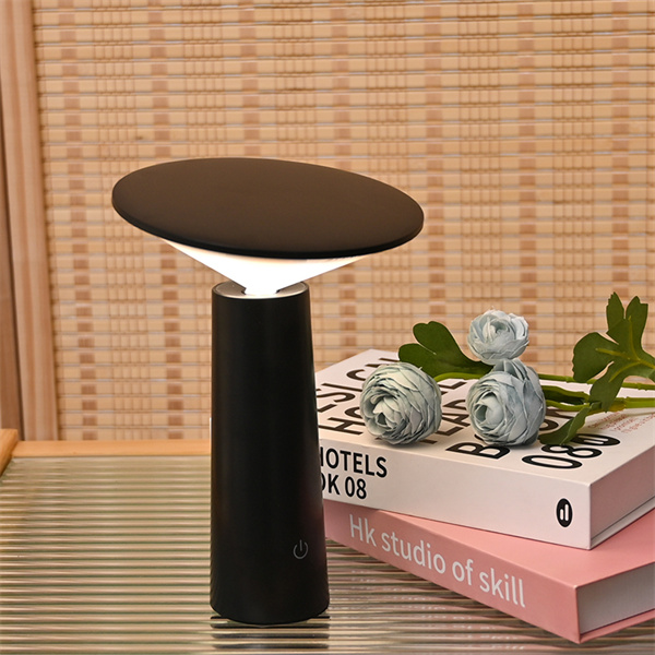 廃棄物とエネルギー消費を減らすための再充電可能なテーブルライトをお使いください。