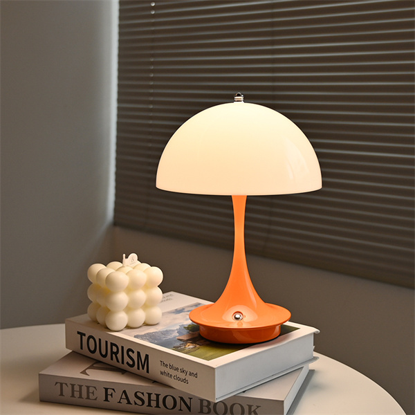 どんな場面でも、簡単に雰囲気を作れる再充電可能なテーブルライトをご利用ください。