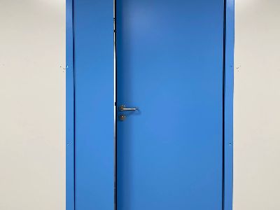 Why Clean Room Doors Are Essential for Maintaining Sterile Environments