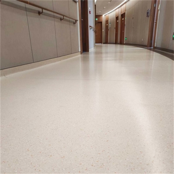 Verbesserung der Ästhetik von Gesundheitsräumen mit unseren Bodenprodukten