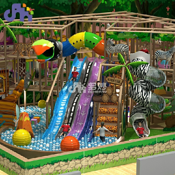 השתמשו בחצר שעשועים חושית פנימית