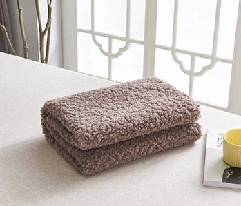 Akkomoda l-Ikrazjonijiet tiegħek ma' Fabrika ta' Fibriċi Mikro ta' Qualità Ekselenti bħala l-Ird