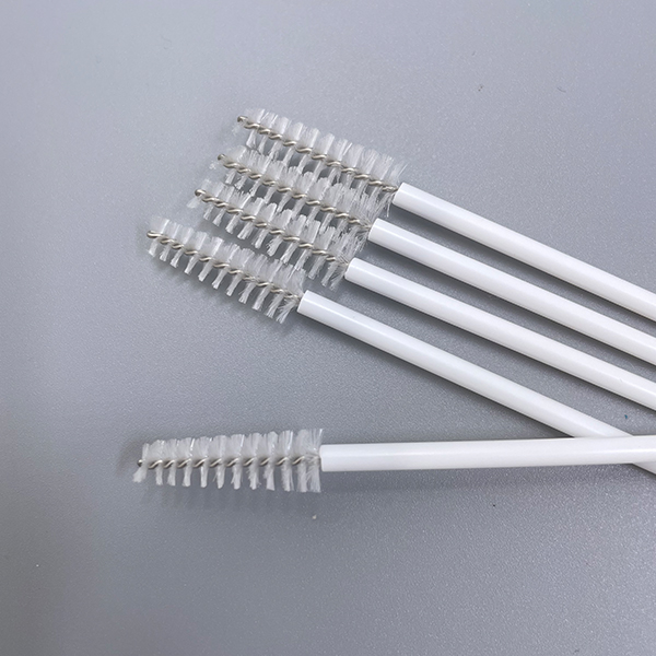 Dostanete festivalově připravené vlasy díky moci DNA imbuovaných štětců na vlasy