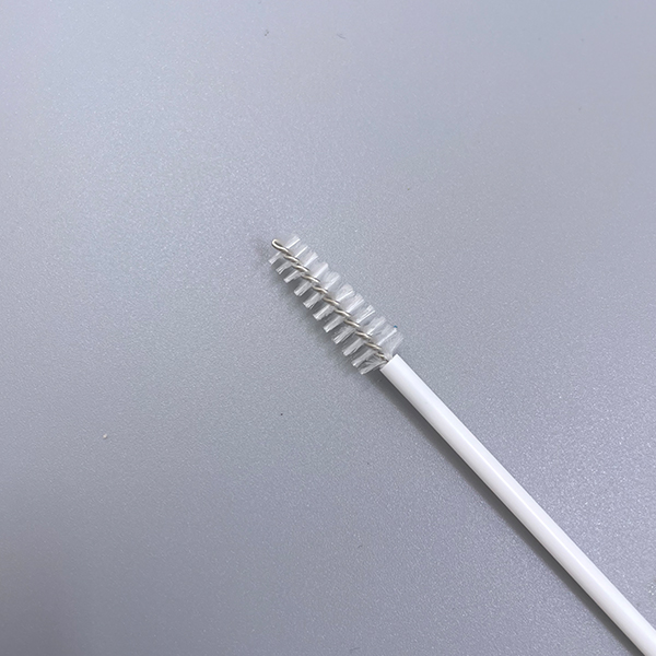 Nejlepší štětec pro sametově hladké vlasy - nabité DNA technologií