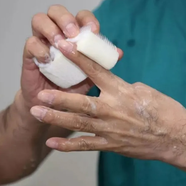 Simplifiez les tâches de désinfection avec les brosses de nettoyage chirurgical