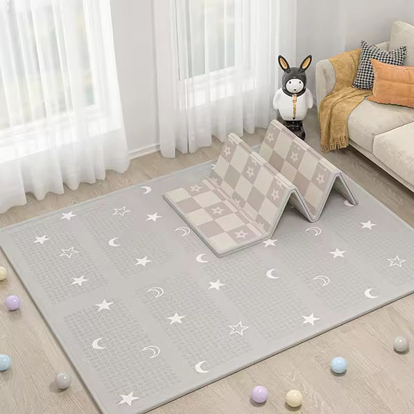 Enjoy stress-free travel with a comfortable and safe play mat for your baby.