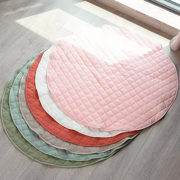 Pidä vauva iloisena ja mielihyvin uus syntynyt lattia alas